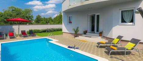 Property, Swimming Pool, House, Building, Real Estate, Leisure, Home, Villa, Vacation, Resort