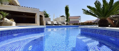 Water, Sky, Blue, Azure, Swimming Pool, Plant, Leisure, Tree, Arecales, Shade