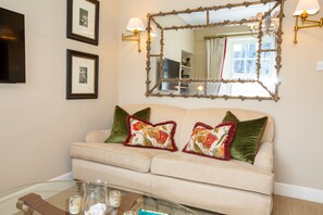 lovely mirror detail in sitting room