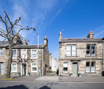 Sumptuous town house in central St. Andrews - 3 bedrooms and 2 bathrooms