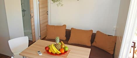 Tabelle, Möbel, Eigentum, Gebäude, Komfort, Stuhl, Holz, Interior Design, Orange, Couch