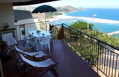 House with Enchanting Ocean View-S. Gregorio and the Aeolian Islands. Free WI-FI