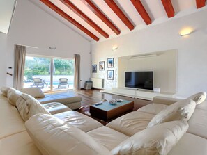 Couch, Eigentum, Möbel, Komfort, Tabelle, Bilderrahmen, Interior Design, Gebäude, Fernsehen, Studio Couch