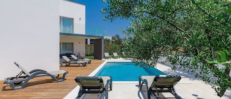 Property, Water, Building, Furniture, Swimming Pool, Azure, Sky, Plant, Outdoor Furniture, Sunlounger