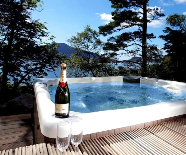 Knoydart House Luxury self contained Studio Room with hot tub and romantic bed