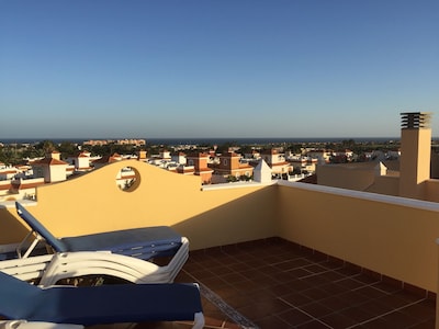 Atemberaubende Luxuswohnung, Dachterrasse, Meerblick, auf Campo De Golf, Caleta