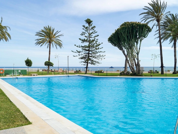 Schwimmbad, Baum, Eigentum, Resort, Palme, Urlaub, Freizeit, Himmel, Azurblau, Arecales