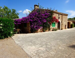 Finca from the front 