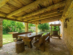 Pflanze, Holz, Schatten, Baum, Gras, Gartenmöbel, Strahl, Hütte, Tabelle, Freizeit