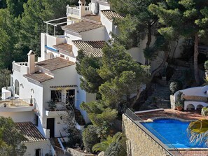 Property, Building, House, Real Estate, Residential Area, Swimming Pool, Estate, Villa, Architecture, Home