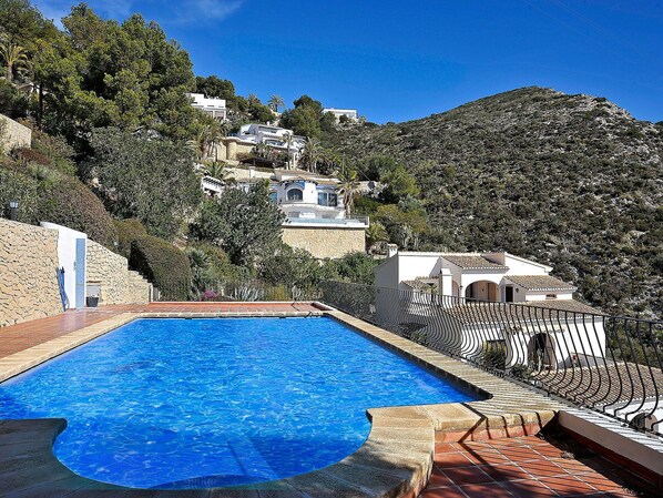 Swimming Pool, Property, Blue, House, Real Estate, Building, Azure, Vacation, Estate, Home