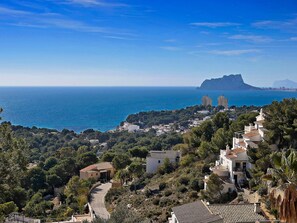Coast, Sea, Sky, Promontory, Coastal And Oceanic Landforms, Azure, Tourism, Ocean, Rock, Cape
