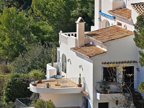 Property, House, Building, Real Estate, Roof, Home, Architecture, Villa, Cottage, Residential Area