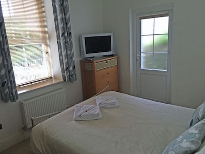 Southover Beach - Family Garden Apartment