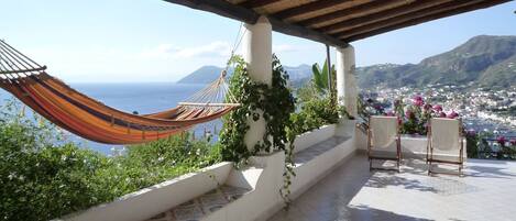 Terrazza con vista sul mare