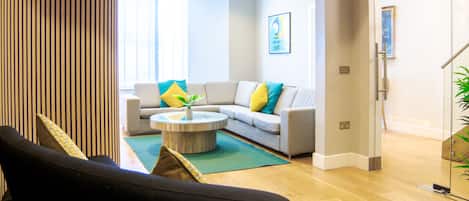 Very large lounge with 2 sofas. Curved wall.