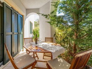 Eigentum, Grundeigentum, Gebäude, Zimmer, Haus, Balkon, Möbel, Interior Design, Die Architektur, Tabelle