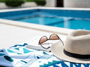 Des Lunettes, L'Eau, Photographier, Bleu, Blanc, Lumière, Vert, Bleu Azur, Table