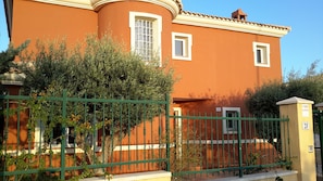 Villa Bonalba with Private Secured Entrance