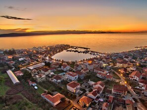 Horizon, Orange, Coast, Coastal And Oceanic Landforms, Sea, Dusk, Ocean, Evening, Bird'S-Eye View, Shore