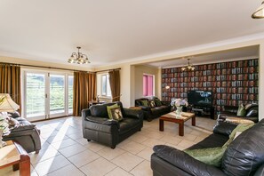 Lounge area, with patio doors 