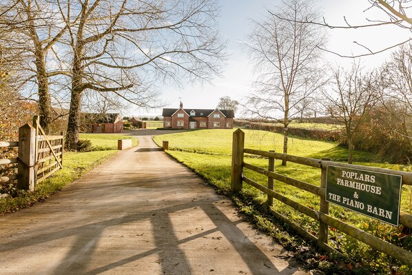 Poplars Farmhouse 
Newborough Cottages