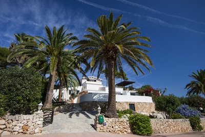 Delightful, Large Five Bedroomed Villa With Attractive Gardens and Private Pool