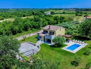 Bâtiment, Plante, Propriété, Ciel, Fenêtre, La Nature, Bleu, Vert, Bleu Azur, Arbre