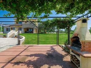 Plante, Ciel, Bâtiment, Ombre, Arbre, Chalet, Loisir, Surface De La Route, Design Urbain, Maison