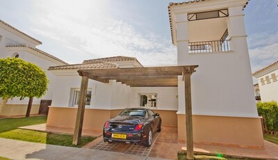 Large Spacious Villa With Fully Enclosed Private Garden 