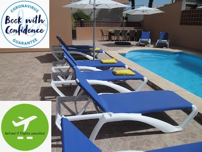 5 habitaciones, aire acondicionado, piscina privada, 2 salón principal villa en Corralejo, cerca de la playa