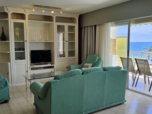 Meubles, Propriété, Canapé, Confort, Design Intérieur, Bois, Sol, Sol, Salon, Ombre