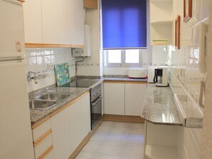 Propriété, Pièce, Cuisine, Cabinetry, Meubles, Bâtiment, Comptoir, Design Intérieur, Sol, Architecture