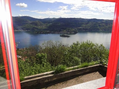 Madonna Del Sasso: House with garden and great view on Lake Orta