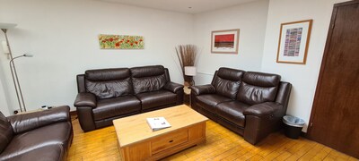  Brew House - 3 En-suite Beds, Patio Garden, 3 Car Parking, Level walk to town 