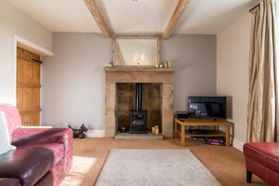 Torr Top Place-Peak District. 2-bedroom property(sleeps5) Situated next to river