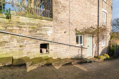 Torr Top Place-Peak District. 2-bedroom property(sleeps5) Situated next to river