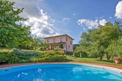 Villa L’Arco,luxuriös klimatisiert,privates Schwimmbad mit Whirlpool, DSL/ Wi-Fi