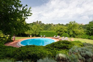 Villa L'Arco: Private swimming with whirlpool area