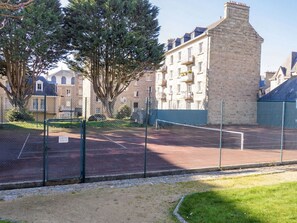 Bâtiment, Ciel, Propriété, Fenêtre, Plante, Surface De La Route, Maison, Clôture, Arbre, Lot Terre