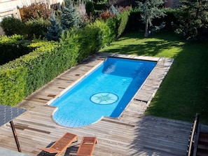 Piscine, Propriété, Herbe, Arrière-Cour, Loisir, Cour, Balancelle, Maison, Mobilier De Jardin, Pelouse