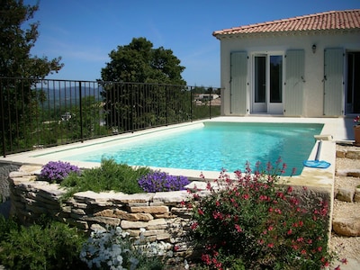 Nueva casa con aire acondicionado, piscina, Wifi, vista excepcional de los Cévennes.