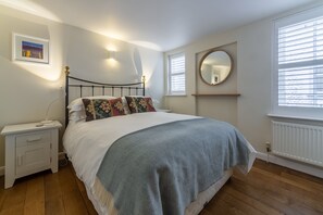 Sea Holly House, Blakeney: Bedroom three