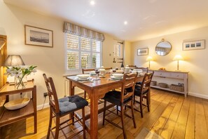 Sea Holly House, Blakeney: Dining hall