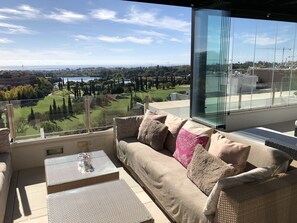 270 degree view
New glass to close for wind and rain if needed.