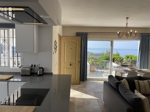 Upper kitchen and lounge