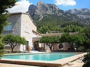 House, pool and mountains