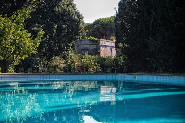 Fattoria Le Case Nuove pool area