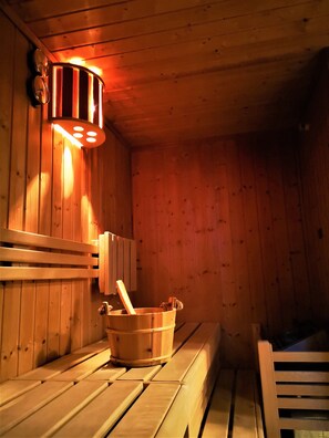 Entspannen in der eigenen Sauna mit Aufgüssen