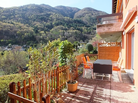 Coin de jardin (enclos) Ă lâabri devant l'appartement